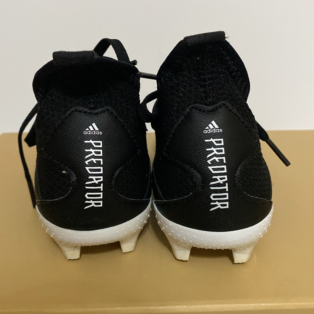 Adidas Predator pre school soccer shoes 10.5K - Picture 3 of 9